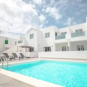 Apartment Casa Ocean Bliss - 2 Bedroom On Rociega 35 Complex - Perfect Location Near Casino And, Puerto del Carmen (Lanzarote)